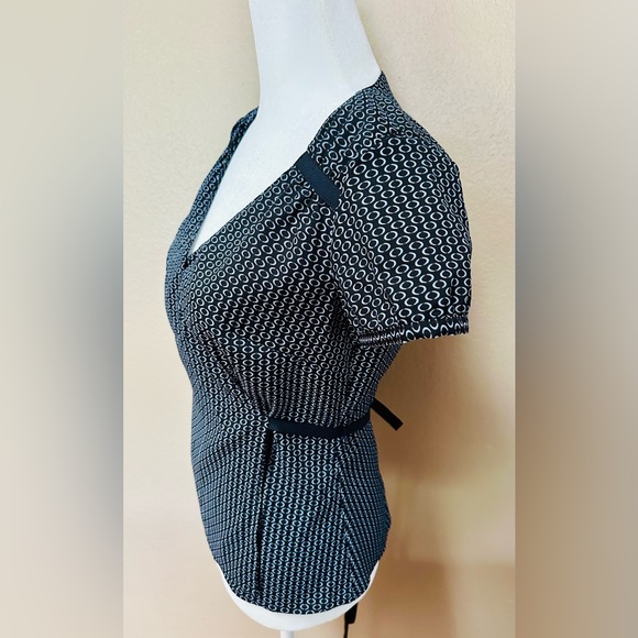 Ann Taylor LOFT Petites Blue Circles Short Sleeve Top - Picture 2 of 6